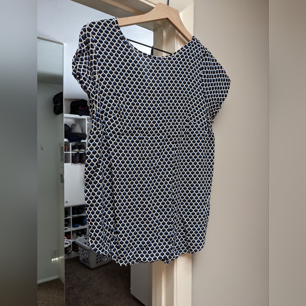 EUC H&M Mama Maternity Blue, Black and White Short Sleeve Blouse, M